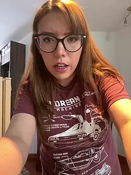 AliceMtz online show from April 18, 2026, 6:45 pm