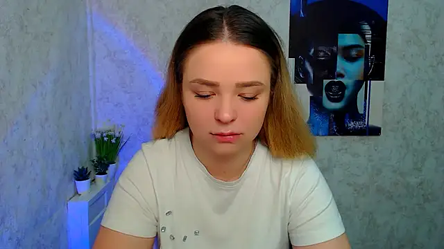 NicoleAura online show from May 13, 2026, 6:33 am