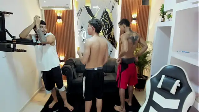 Snapshot of anthony_hott chatting on May 7, 2026, 9:20 pm anthony hott online show from May 7, 2026, 9:20 pm