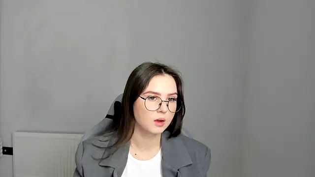 Regina cute  online show from May 9, 2026, 6:29 am