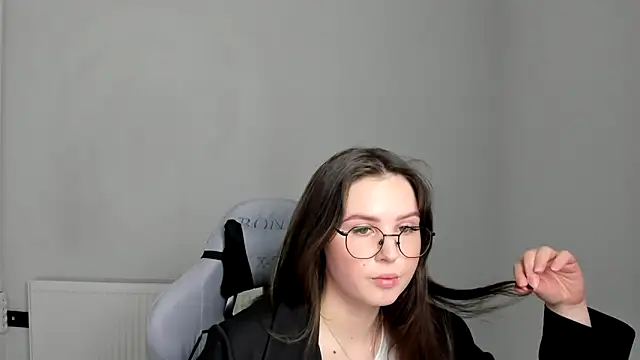 Regina cute  online show from May 18, 2026, 11:27 am