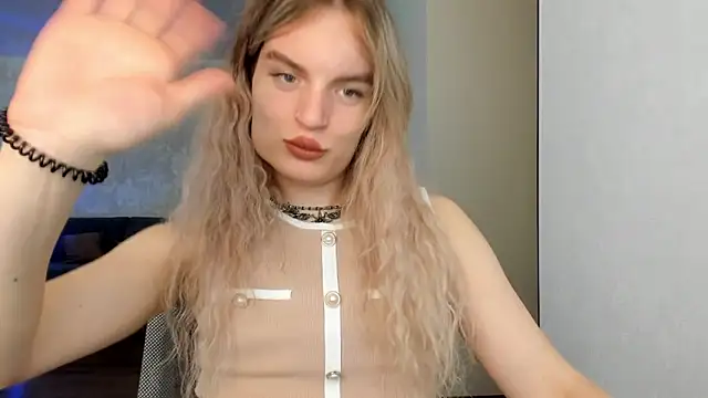 milliKira006 online show from May 6, 2026, 12:21 pm