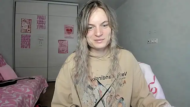 milliKira006 online show from May 8, 2026, 4:29 am
