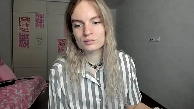 milliKira006 online show from May 9, 2026, 4:50 am