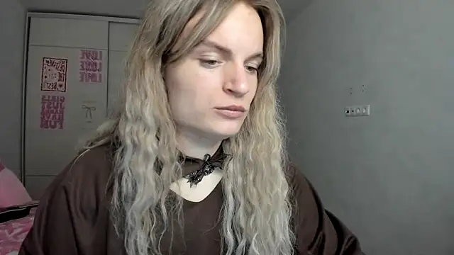 milliKira006 online show from May 9, 2026, 7:19 pm