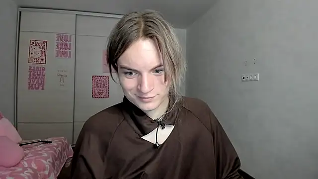 milliKira006 online show from May 10, 2026, 7:24 am