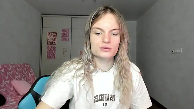 milliKira006 online show from May 18, 2026, 4:51 am