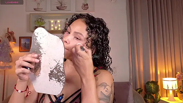 Marivimichel s online show from April 23, 2026, 10:03 am