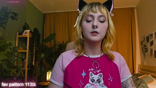Snapshot of Emma_Thomps chatting on May 4, 2026, 2:02 pm Emma Thomps online show from May 4, 2026, 2:02 pm