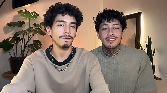 Snapshot of Noah_and_Steven chatting on June 1, 2026, 2:57 am Noah and Steven online show from June 1, 2026, 2:57 am
