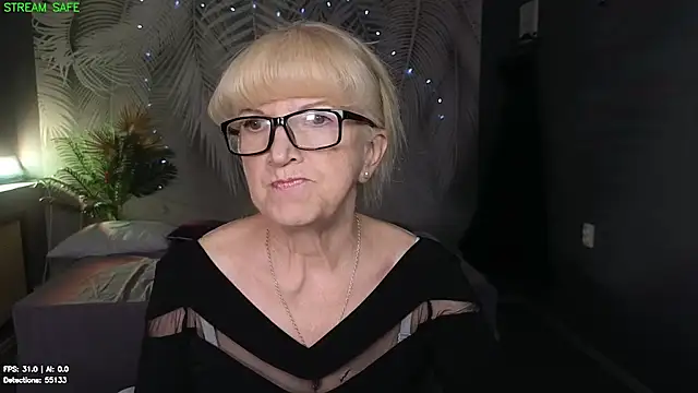 Snapshot of Dr_Mireille chatting on June 19, 2026, 7:34 am Dr Mireille online show from June 19, 2026, 7:34 am