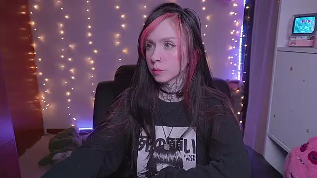 Snapshot of -VKatt chatting on May 31, 2026, 3:04 am -VKatt online show from May 31, 2026, 3:04 am