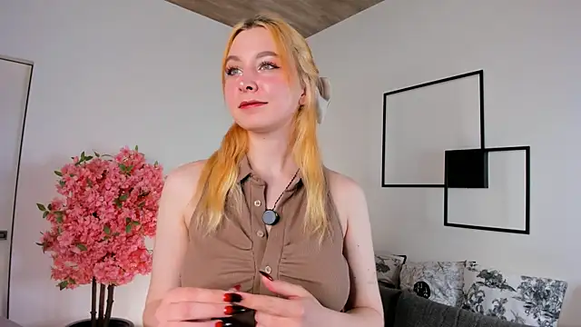 TwinkleFox online show from April 23, 2026, 1:51 am