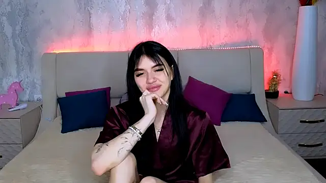 Holly Beck online show from May 19, 2026, 1:56 am