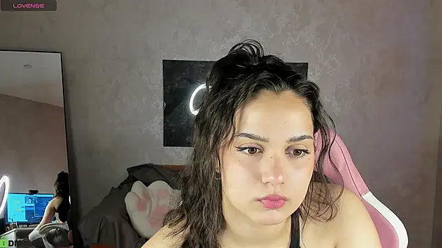 Snapshot of Vivien_Ross chatting on May 6, 2026, 1:14 am Vivien Ross online show from May 6, 2026, 1:14 am