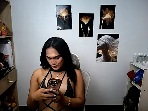 YourHot Nica online show from April 22, 2026, 1:34 pm