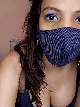Snapshot of lovelyrosewifey chatting on May 13, 2026, 5:16 am lovelyrosewifey online show from May 13, 2026, 5:16 am