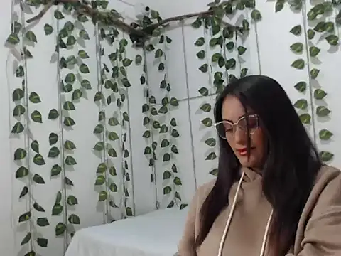 nicoll anistocn online show from April 21, 2026, 12:33 pm