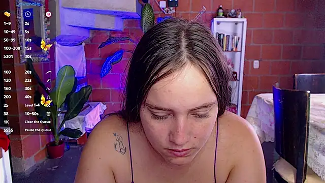 Snapshot of Valerymoon19 chatting on June 18, 2026, 6:34 pm Valerymoon19 online show from June 18, 2026, 6:34 pm