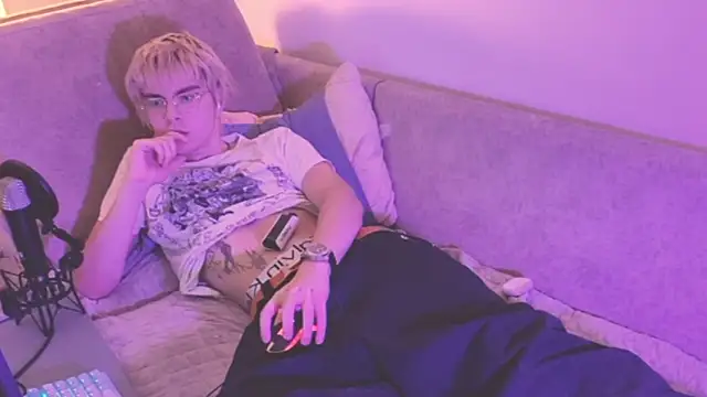 inmka  online show from April 26, 2026, 7:11 pm