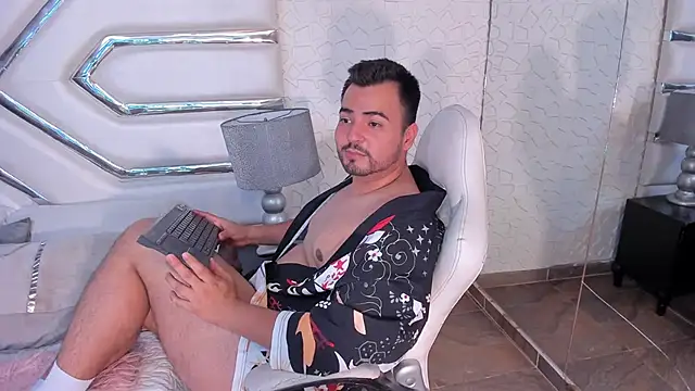 MaximoFerrer online show from April 25, 2026, 11:46 pm