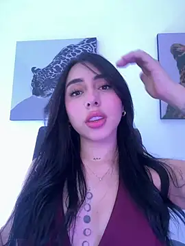 IsabellaNoir  online show from May 5, 2026, 8:39 pm