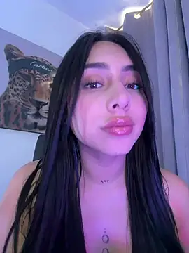 IsabellaNoir  online show from May 10, 2026, 7:41 pm