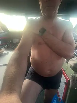Snapshot of dadbod21 chatting on April 24, 2026, 7:05 pm dadbod21 online show from April 24, 2026, 7:05 pm