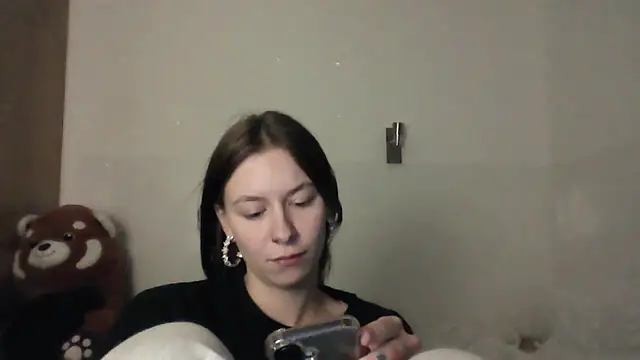 JuicyErika online show from May 17, 2026, 9:44 pm