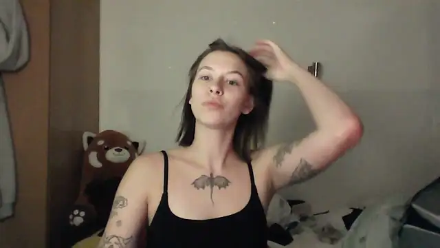 JuicyErika online show from May 27, 2026, 11:35 pm