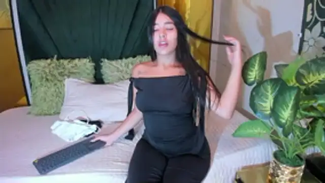 Babyemily18  online show from May 30, 2026, 1:19 pm