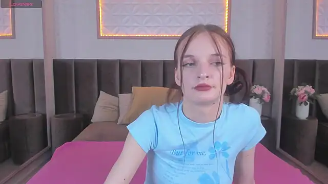 Snapshot of AliciaCore chatting on June 12, 2026, 8:41 pm AliciaCore online show from June 12, 2026, 8:41 pm