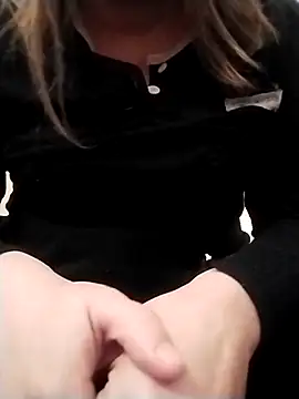 Snapshot of Cuginetti chatting on April 22, 2026, 7:15 pm Cuginetti online show from April 22, 2026, 7:15 pm