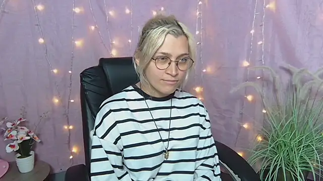 RubyDaviss online show from May 4, 2026, 8:10 am
