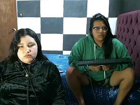 Snapshot of Valery-Khloe chatting on July 6, 2026, 10:34 pm Valery-Khloe online show from July 6, 2026, 10:34 pm