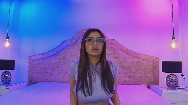 SamaraVale online show from April 21, 2026, 8:55 pm