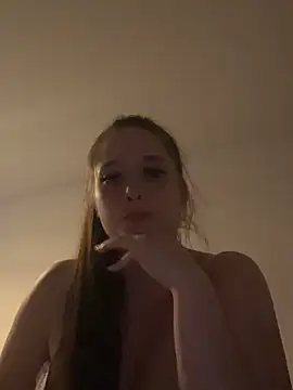 Snapshot of Poppylooloo chatting on June 16, 2026, 7:05 pm Poppylooloo online show from June 16, 2026, 7:05 pm
