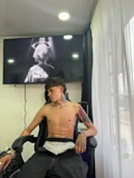 Jackdaniel001  online show from June 3, 2026, 10:48 pm