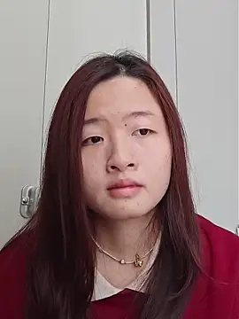 kerthwxtt online show from April 22, 2026, 7:55 am