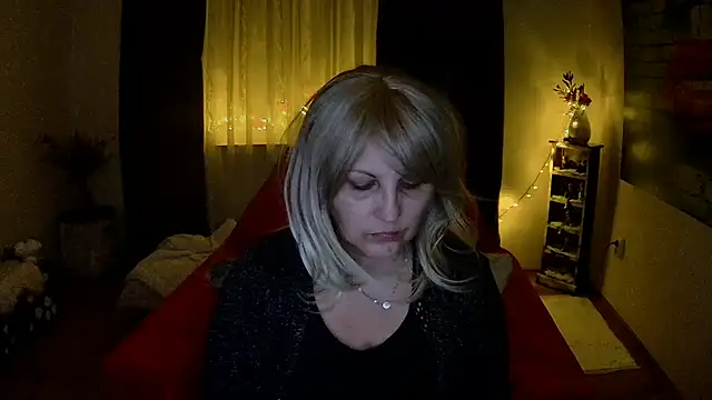 Snapshot of Divineblond chatting on February 19, 2025, 10:31 pm Divineblond online show from February 19, 2025, 10:31 pm