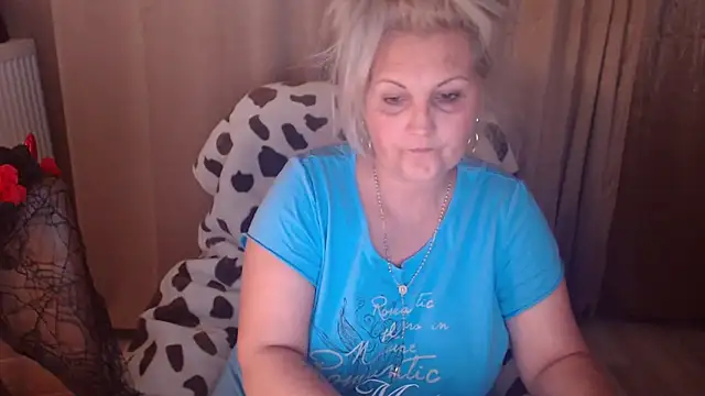 Divineblond online show from October 31, 2025, 3:24 pm