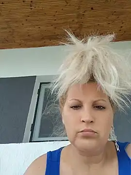 Divineblond online show from May 12, 2026, 10:34 am