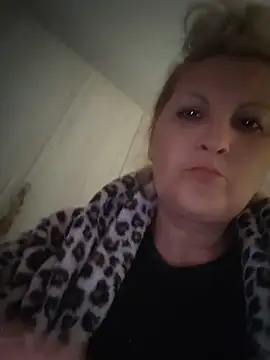 Divineblond online show from May 19, 2026, 7:42 pm
