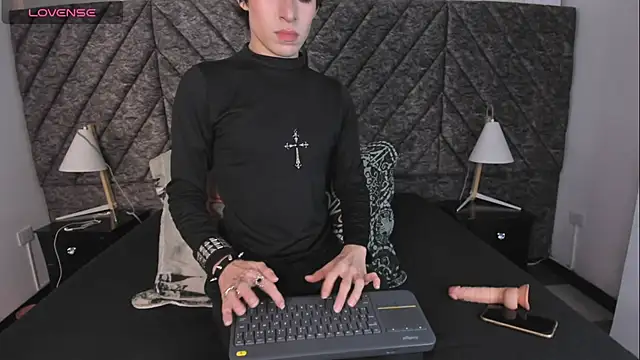 DemonFoxx online show from June 10, 2026, 12:04 pm