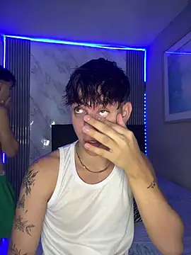 Snapshot of Good_boys01 chatting on May 5, 2026, 1:46 am Good boys01 online show from May 5, 2026, 1:46 am