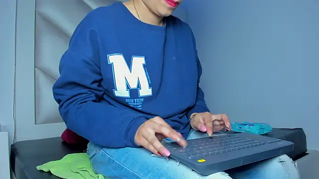 Valentina js online show from June 18, 2026, 8:35 pm