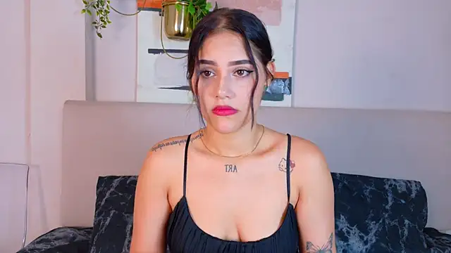 Snapshot of CuteWofy_ chatting on May 6, 2026, 7:08 pm CuteWofy online show from May 6, 2026, 7:08 pm