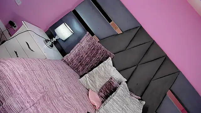 sexyjessicamistres online show from June 19, 2026, 8:45 pm