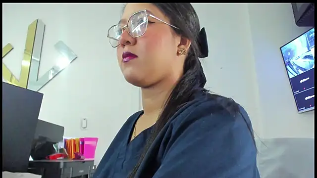 Snapshot of Chloe_Thomsoon_ chatting on May 13, 2026, 8:16 pm Chloe Thomsoon online show from May 13, 2026, 8:16 pm