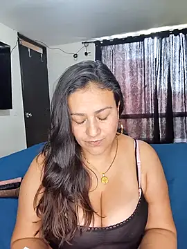 roxana sexy 2026 online show from May 13, 2026, 5:21 pm